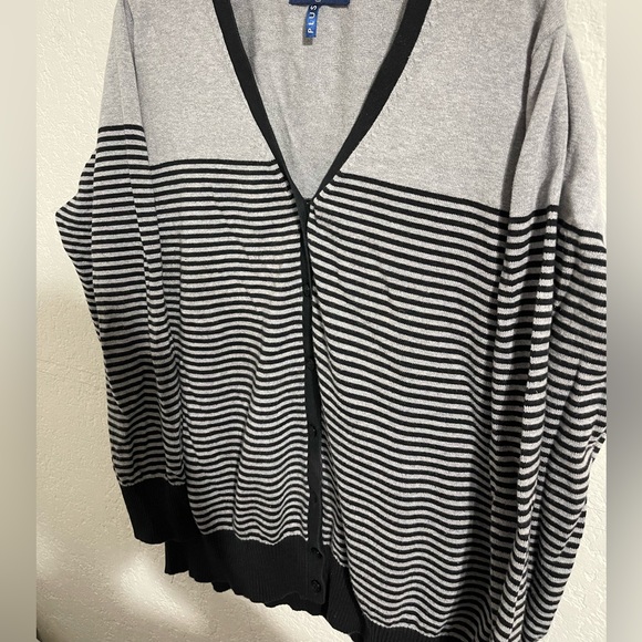 Womens Weekend Striped V-Neck Long Sleeve Cardigan - Picture 2 of 4
